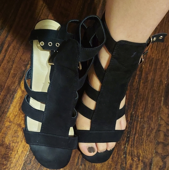 011,Comfort Est.1946 Sandals heels color black 🖤 - Picture 5 of 12